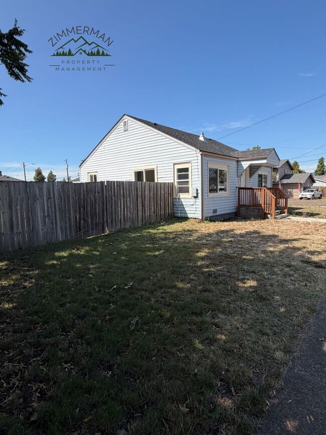 Building Photo - 460 S 41st St