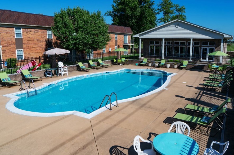 Tanglewood Apartments 500 Bermuda Ln Louisville KY 40213 Apartment