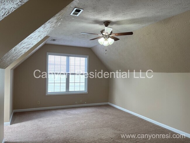 Building Photo - 825 Connaly Dr