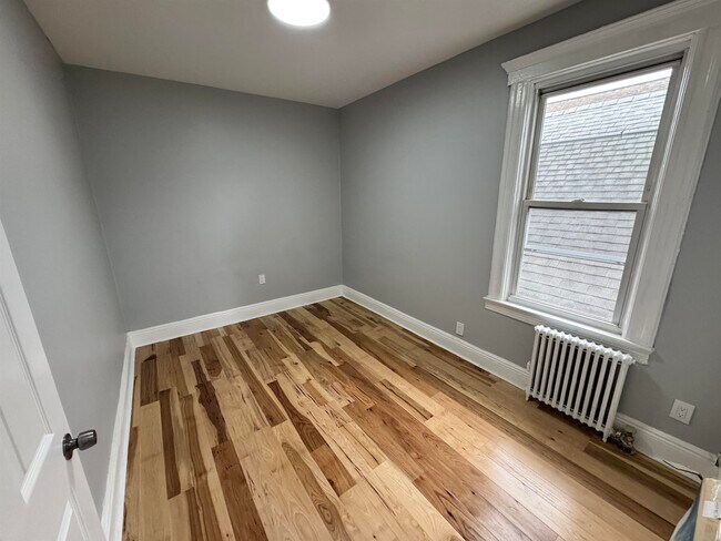Building Photo - 136 W 25th St