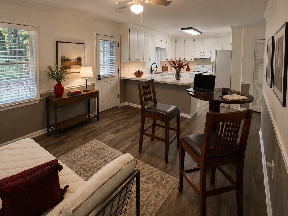 Building Photo - 574 Manning Rd SW