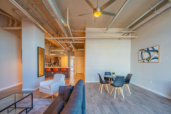 Building Photo - 1260 E University Dr