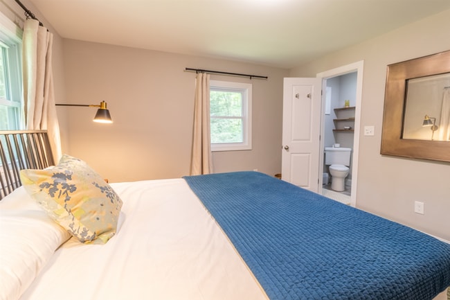 Building Photo - Spacious 4-Bedroom Home with In-Law Suite