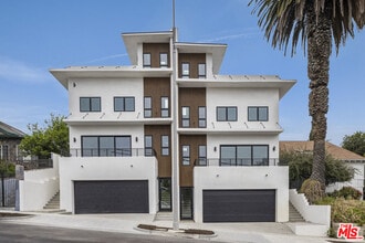 Building Photo - 1247 1/2 W Bellevue Ave