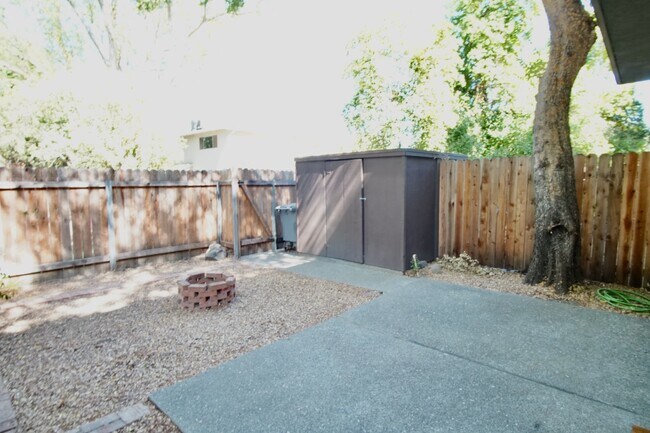 Building Photo - 1597 Drake Dr