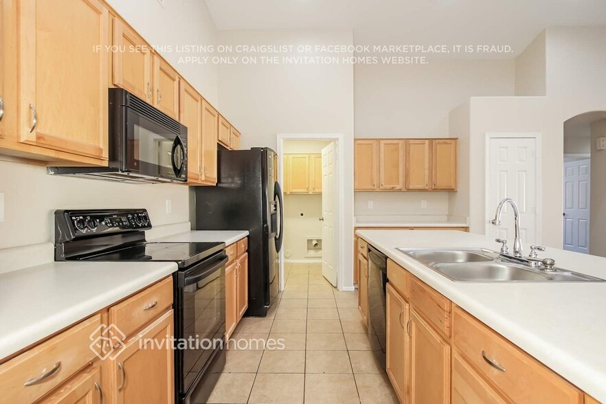 Building Photo - 12842 W Windrose Dr