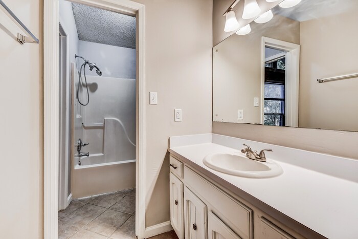 Building Photo - 2429 Wine Ridge Dr