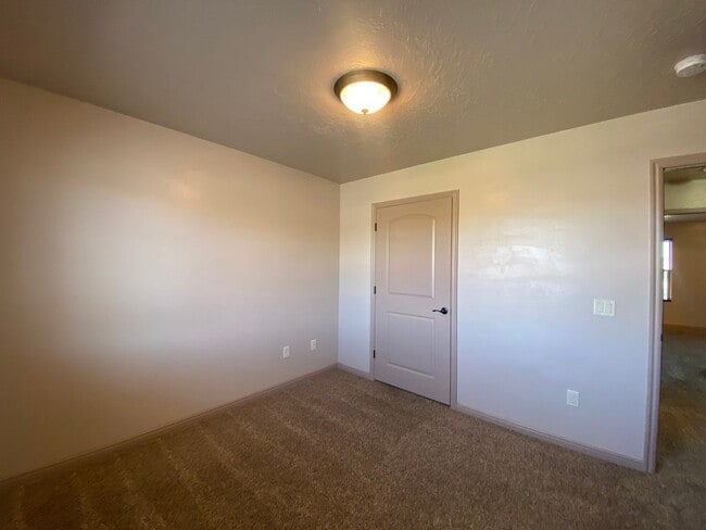 Building Photo - DARLING TOWNHOME AVAILABLE FOR RENT!