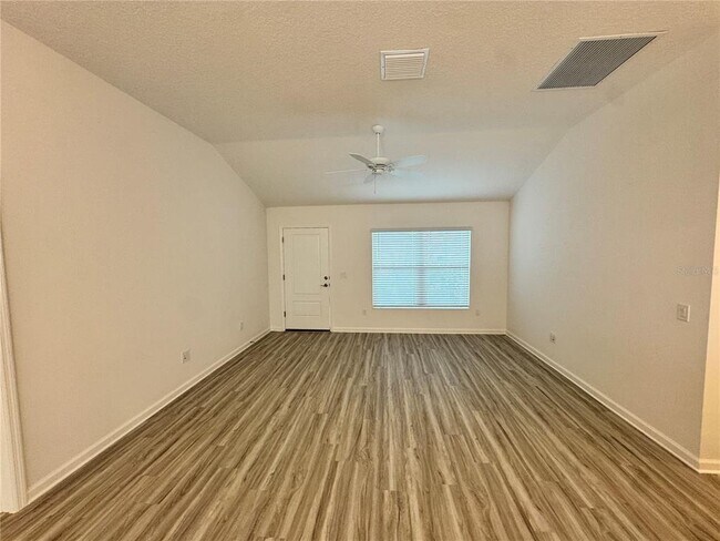Building Photo - 528 Cherry Creek Wy