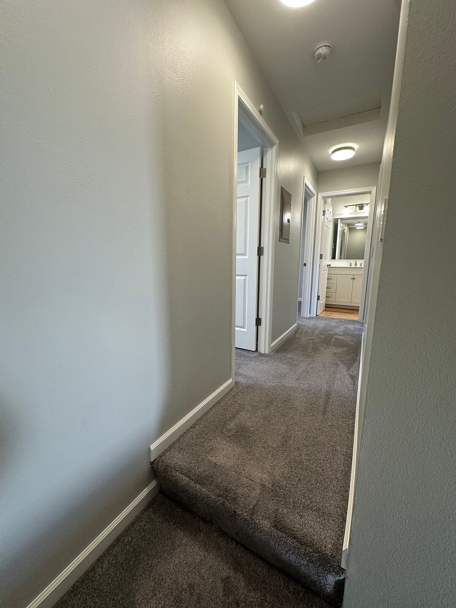 Building Photo - 1055 E Klatt Rd