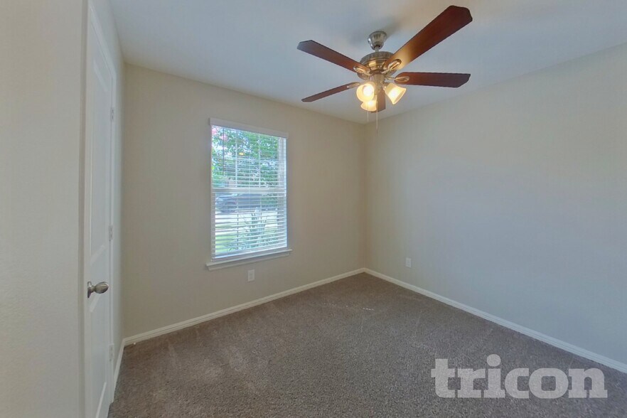 Building Photo - 10502 Ft Cibolo Trl