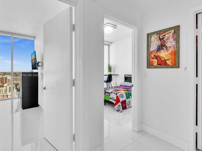 Building Photo - 2020 N Bayshore Dr