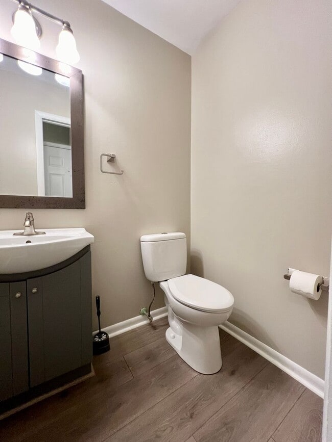Building Photo - 3 Bedroom Duplex in Kalamazoo