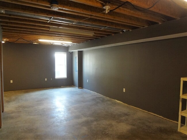 Building Photo - Spacious Home With Full Walk-Out Basement