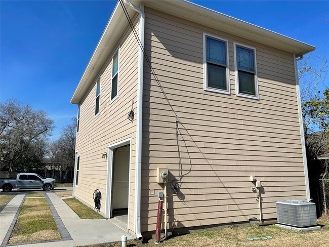 Building Photo - 3406 Elser St