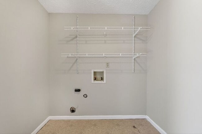 Building Photo - Beautifully Home with Large Backyard & 2-Car Garage in York Subdivision