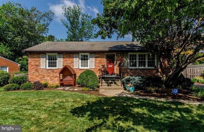 Building Photo - 628 Tazewell Rd NW