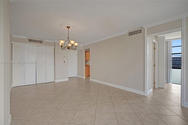Building Photo - 20400 W Country Club Dr