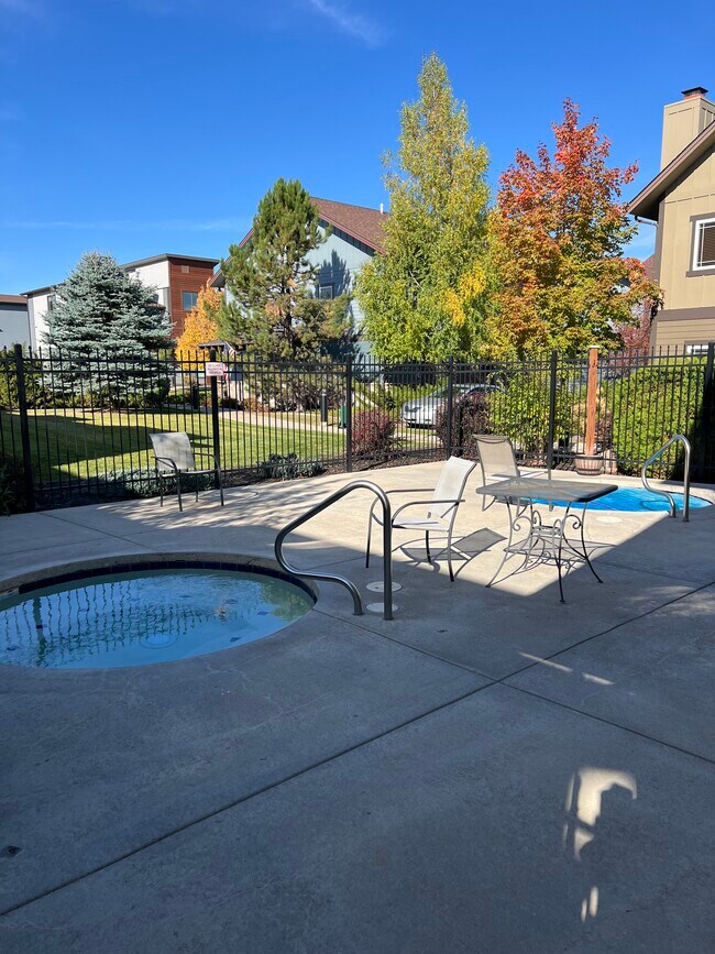 Hot tub - 113 Oak St
