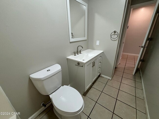 Building Photo - 923 Sanders Ln