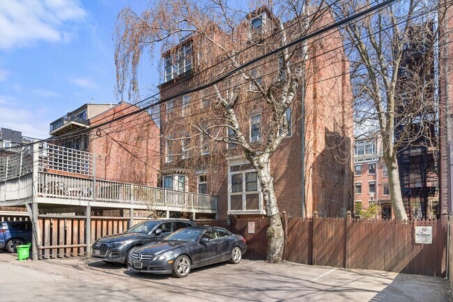 Building Photo - 70 Rutland St