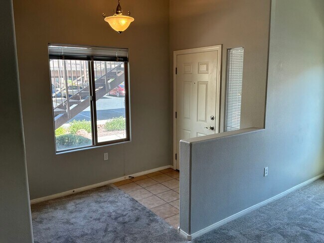 Building Photo - Condo 2 bedroom 2 bathroom Gated Entrance