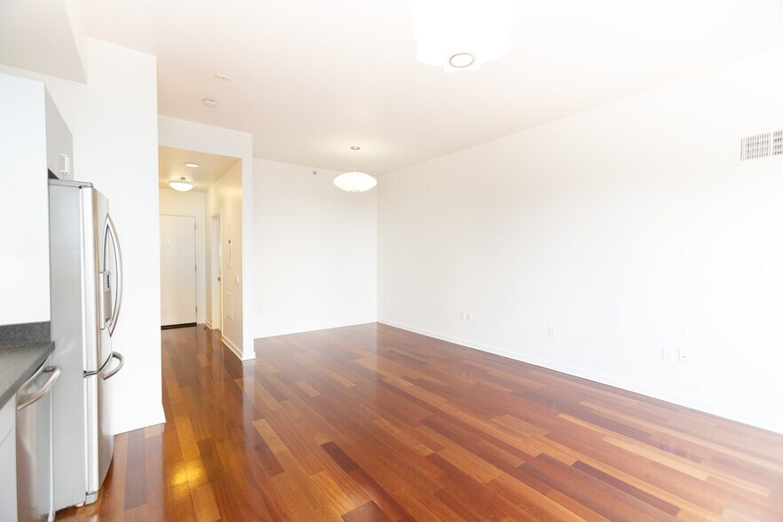 Building Photo - 451 Kansas St