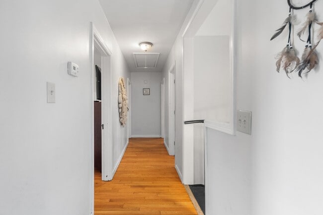 Building Photo - Spacious, Remodeled 3-Bedroom Home in Quie...