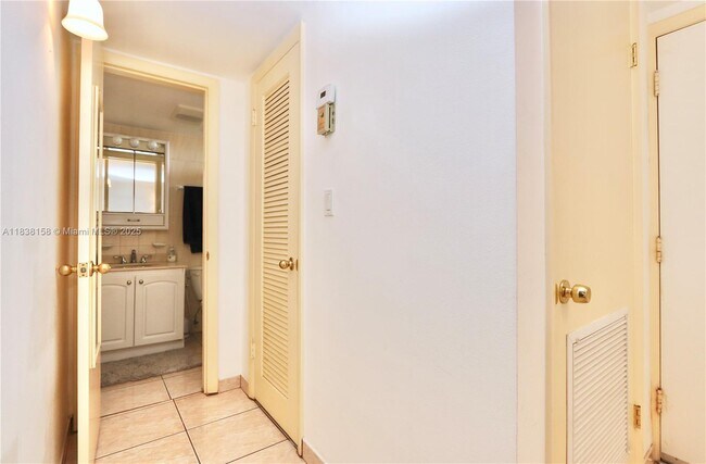 Building Photo - 2851 Leonard Dr
