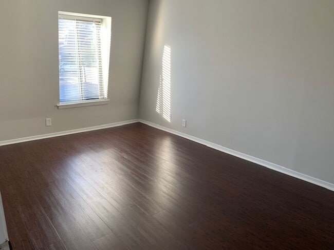 Building Photo - 1865 Poplar Woods Cir E