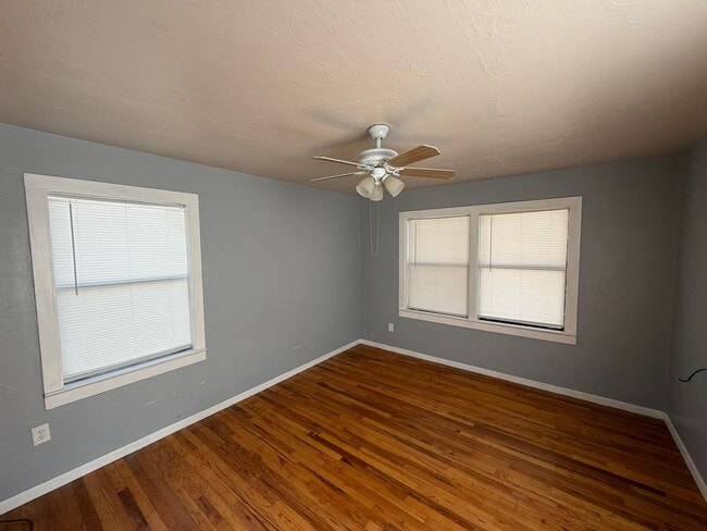 Building Photo - 3 Bed 1 Bath Home