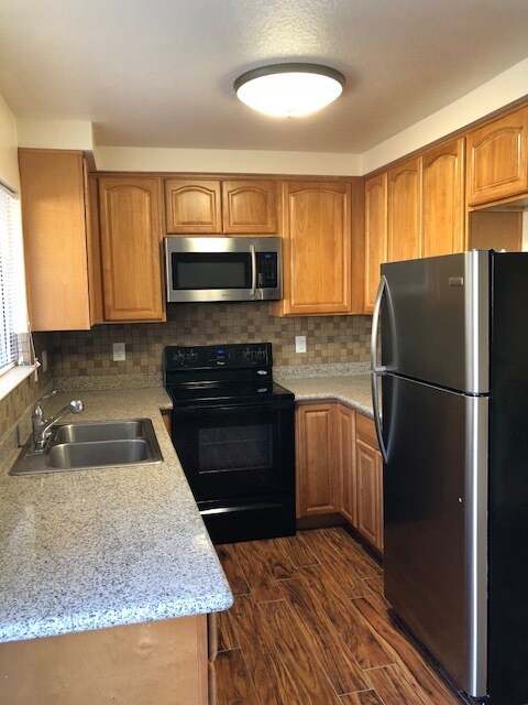 Building Photo - 1180 Spring Valley Common