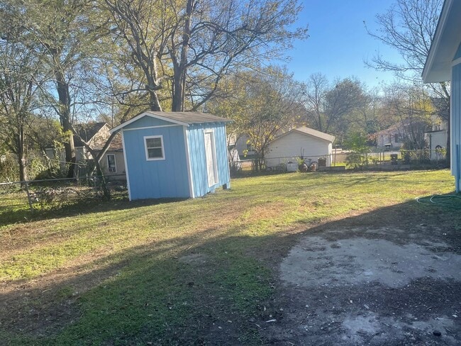 Building Photo - 3 Bedroom 1 Bath Home Near Downtown Benton