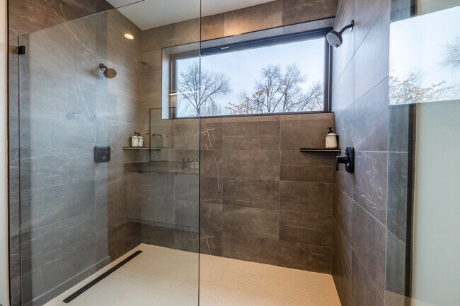 Building Photo - 2595 S 700 E