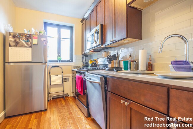 Building Photo - 69 Strathmore Rd