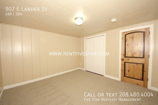 Building Photo - 907 E Lander St