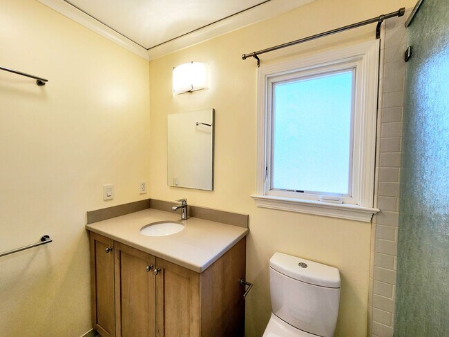 Building Photo - Lovely 2 bedroom house in San Mateo
