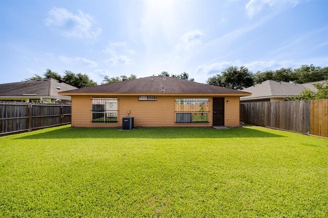 Building Photo - 12914 Townwood Dr