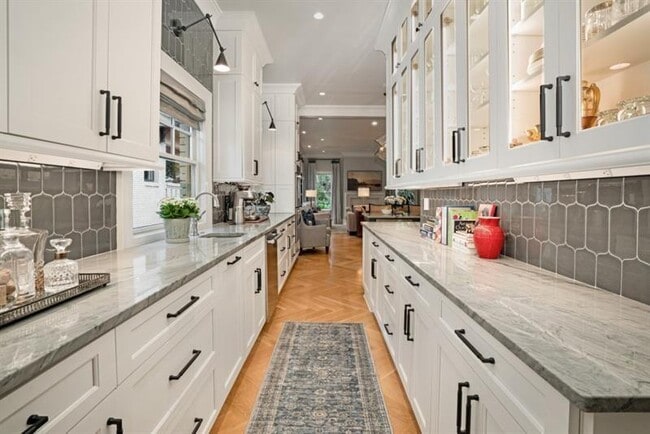 Building Photo - 407 8th St NE