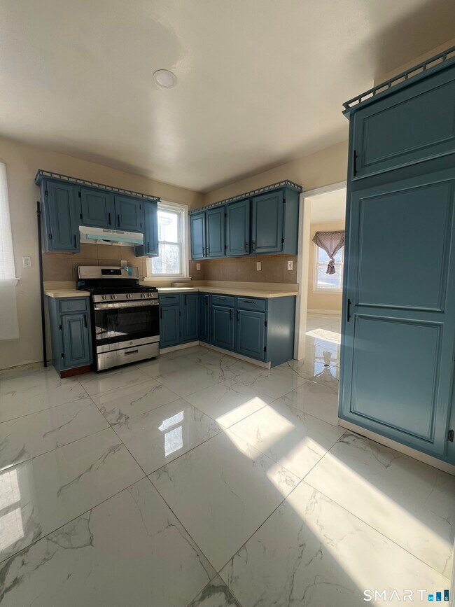 Building Photo - 352 Wilmot Ave