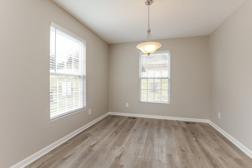 Building Photo - 2561 Jordan Ridge Dr