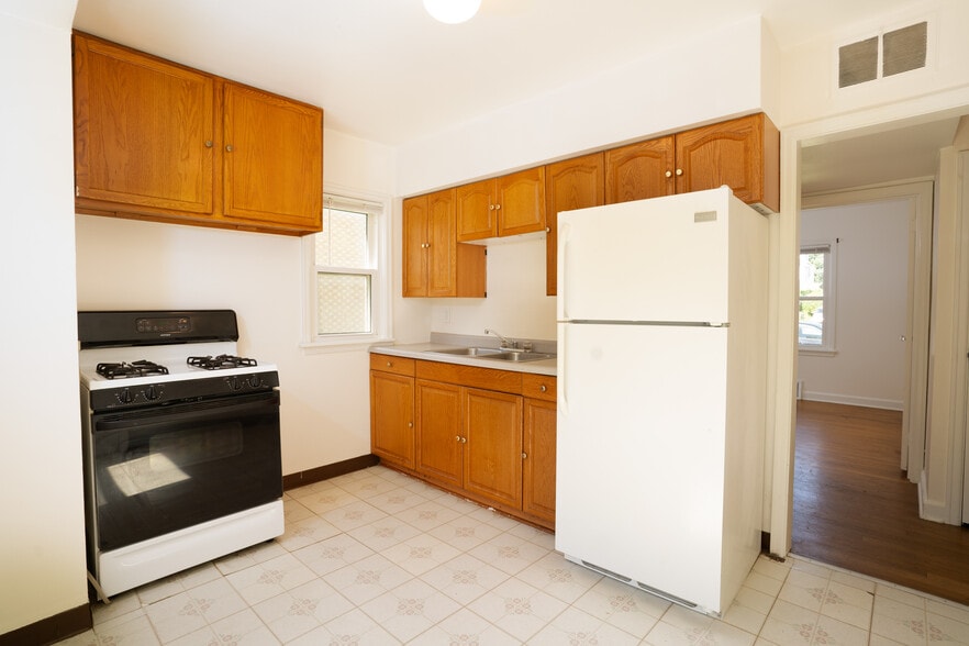 Building Photo - 2158 S 80th St
