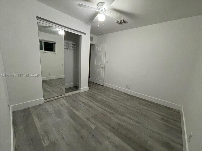 Building Photo - 4536 SW 24th Ave