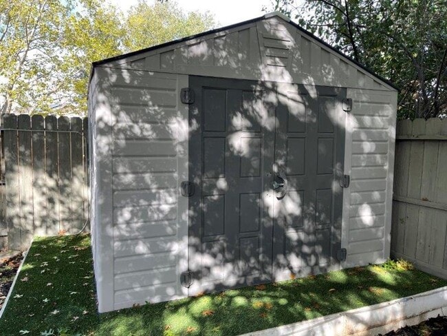 Building Photo - Gorgeous 3 Bedroom1/2 Plex in Elk Grove