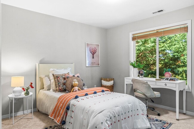 Building Photo - Luxury 4 bed 4 bath home in Lakemont, Bellevue