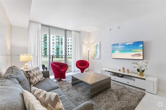 Building Photo - 1300 Brickell Bay Dr