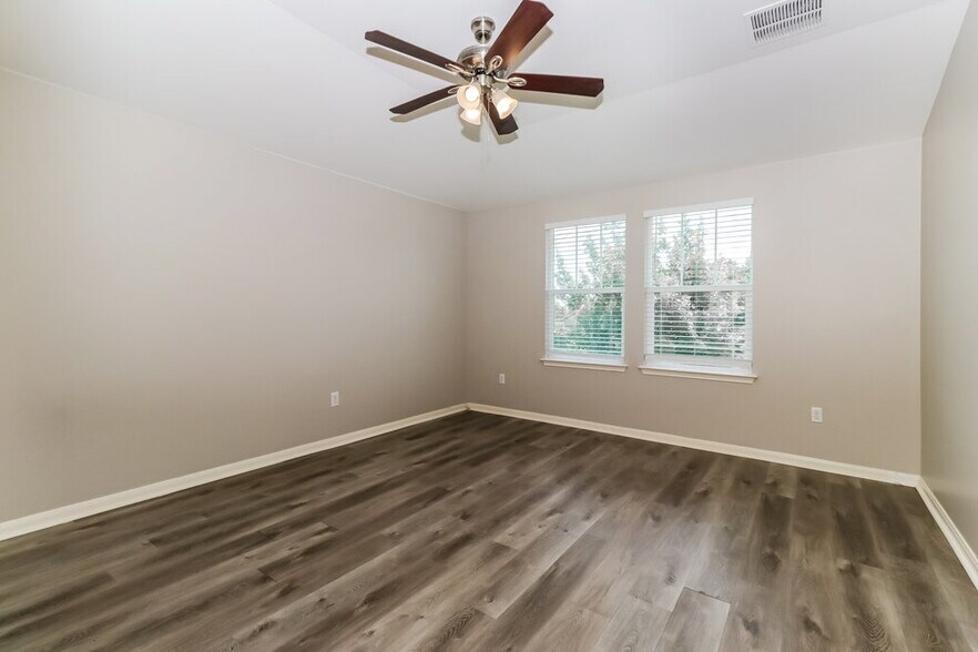 Building Photo - 388 Musgrav