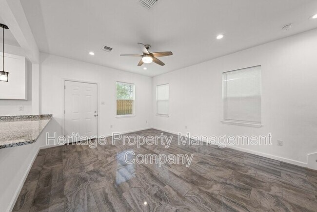 Building Photo - 323 Gabriel