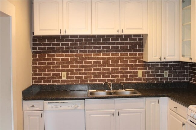 Building Photo - 1820 Monroe Dr NE
