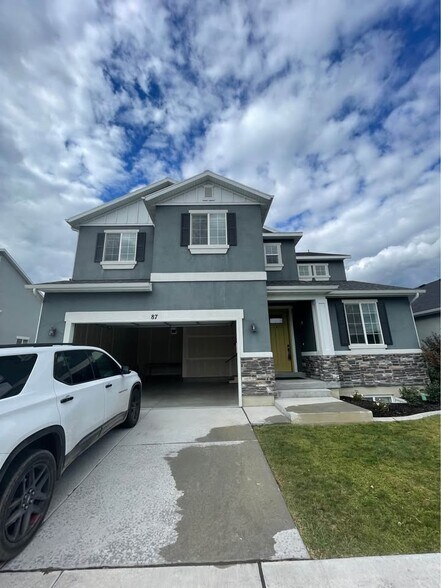 Building Photo - 87 E 460 N